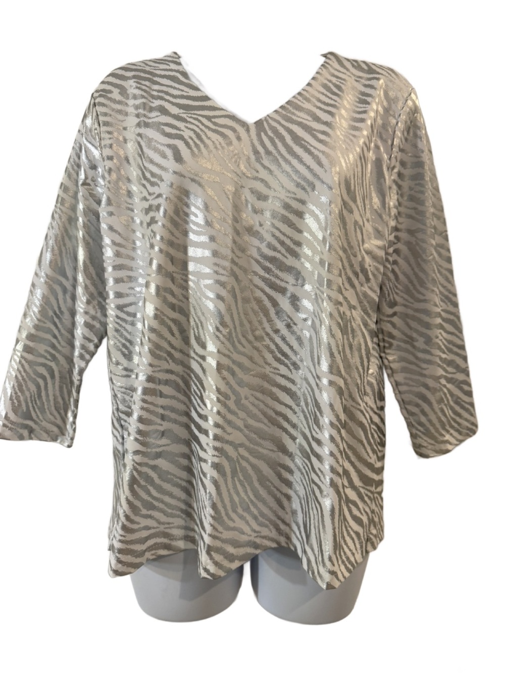 Anthonhy’s Resortwear V-Neck Metallic Silver Zebra Top. Medium